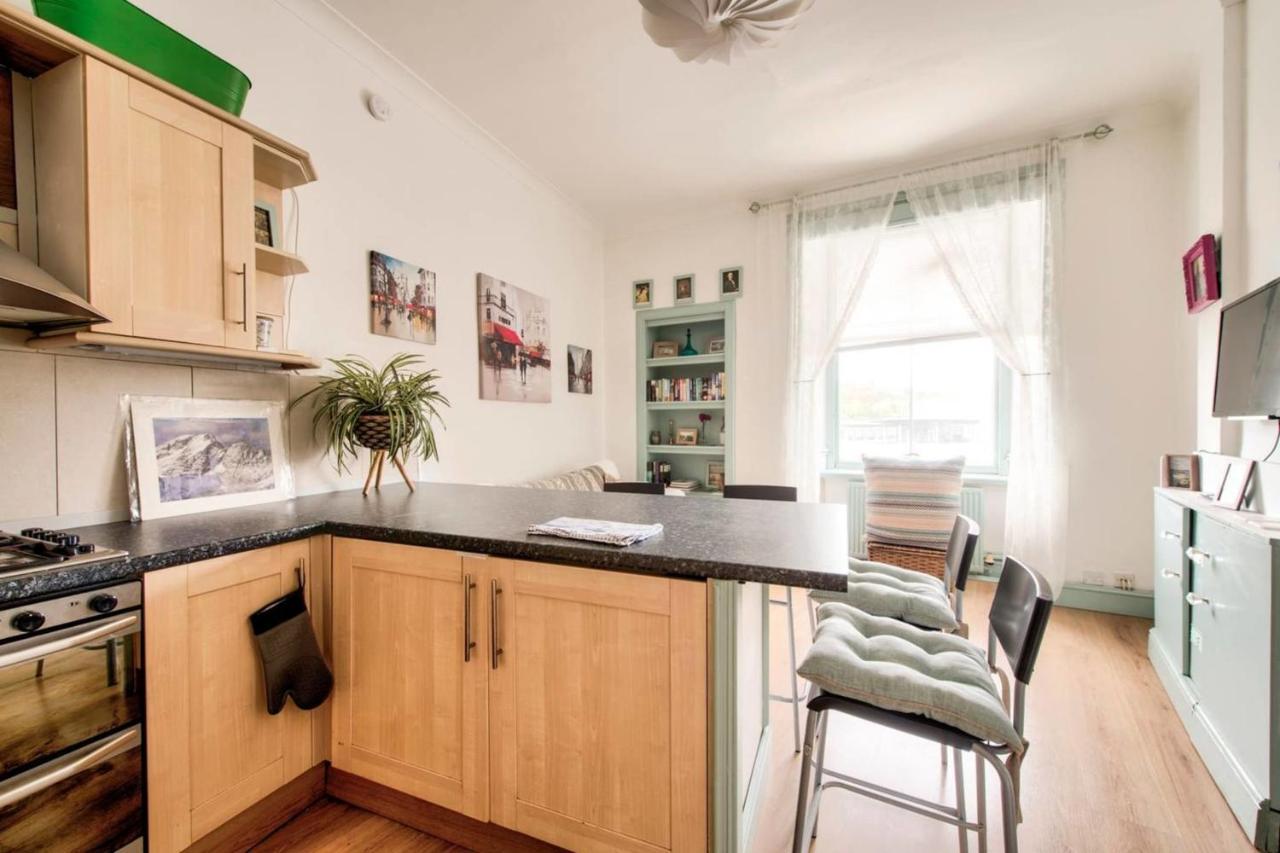 Guestready - Cosy Home 5 Minutes From Waverley! Edinburgh Ngoại thất bức ảnh